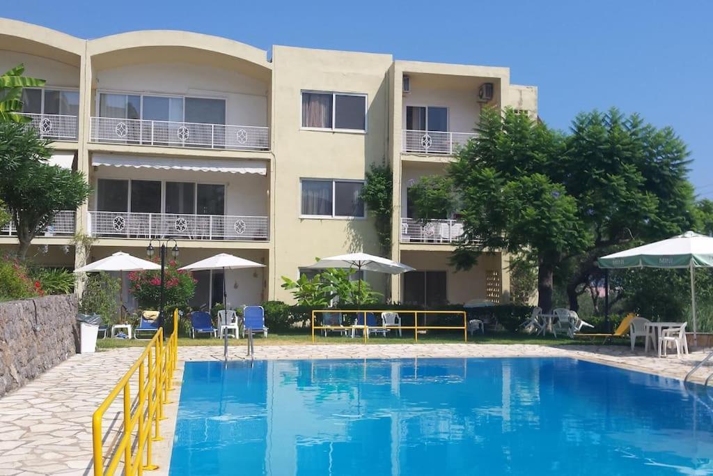 Apartment Sea View With Swimning Pool Mesongí
