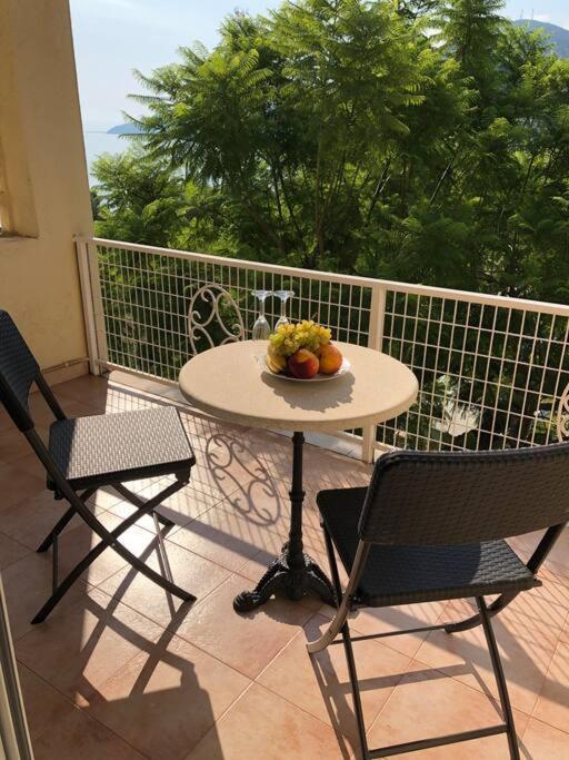 Sea View With Swimning Pool Apartment Mesongí